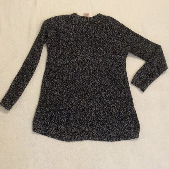 Philosophy sweater, shorter in the front, longer in back. Small - Picture 6 of 10